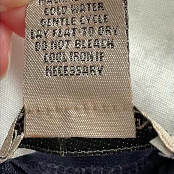 Susan Lawrence dark navy V-neck gathered center business casual blouse, size S - Picture 4 of 11